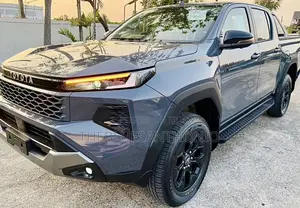 New Toyota Hilux 2025 Gray