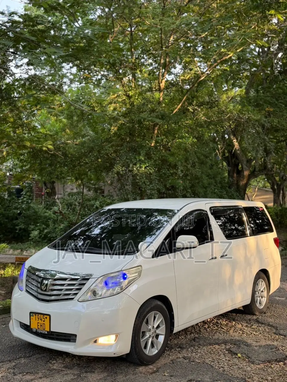 Toyota Alphard 2011 White