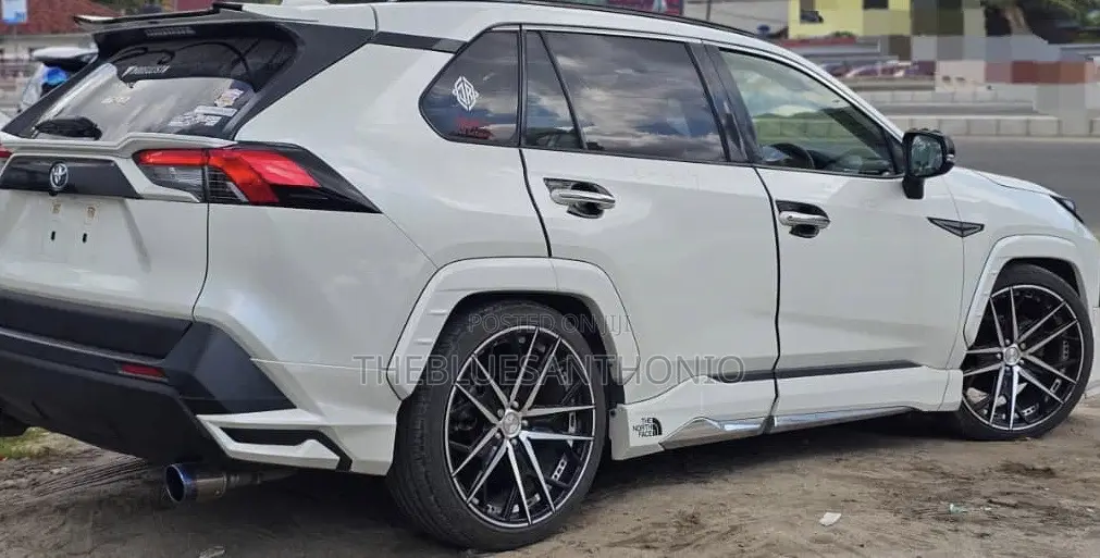 Toyota RAV4 Hybrid 2021 White