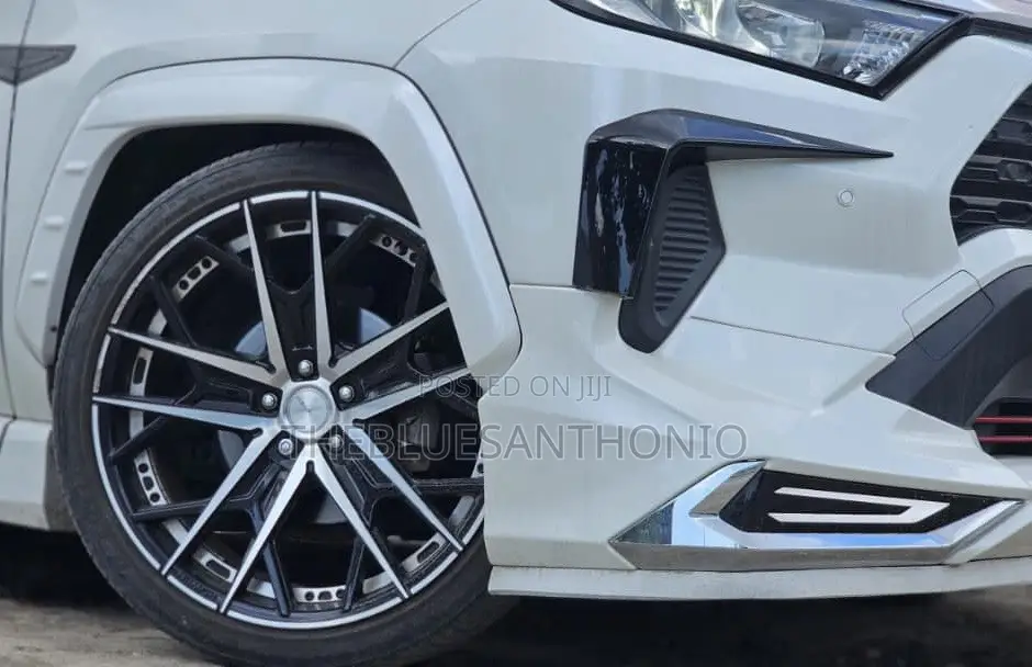 Toyota RAV4 Hybrid 2021 White