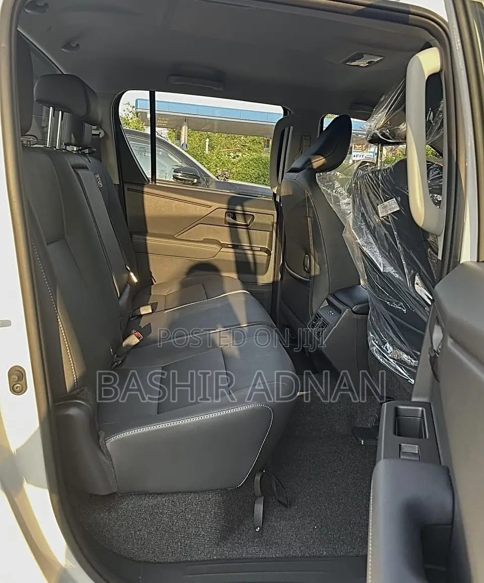 New Toyota Hilux 2025 Pearl