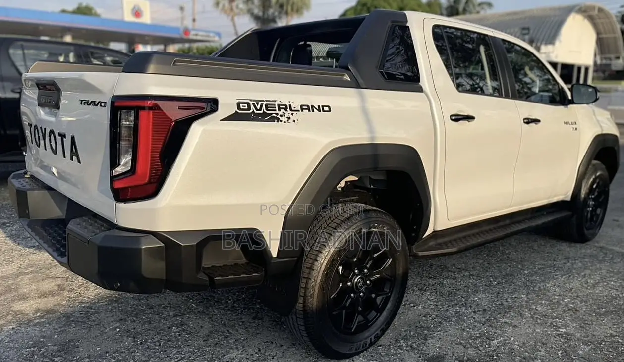 New Toyota Hilux 2025 Pearl