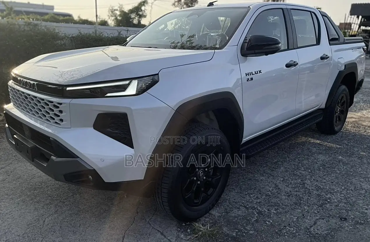 New Toyota Hilux 2025 Pearl