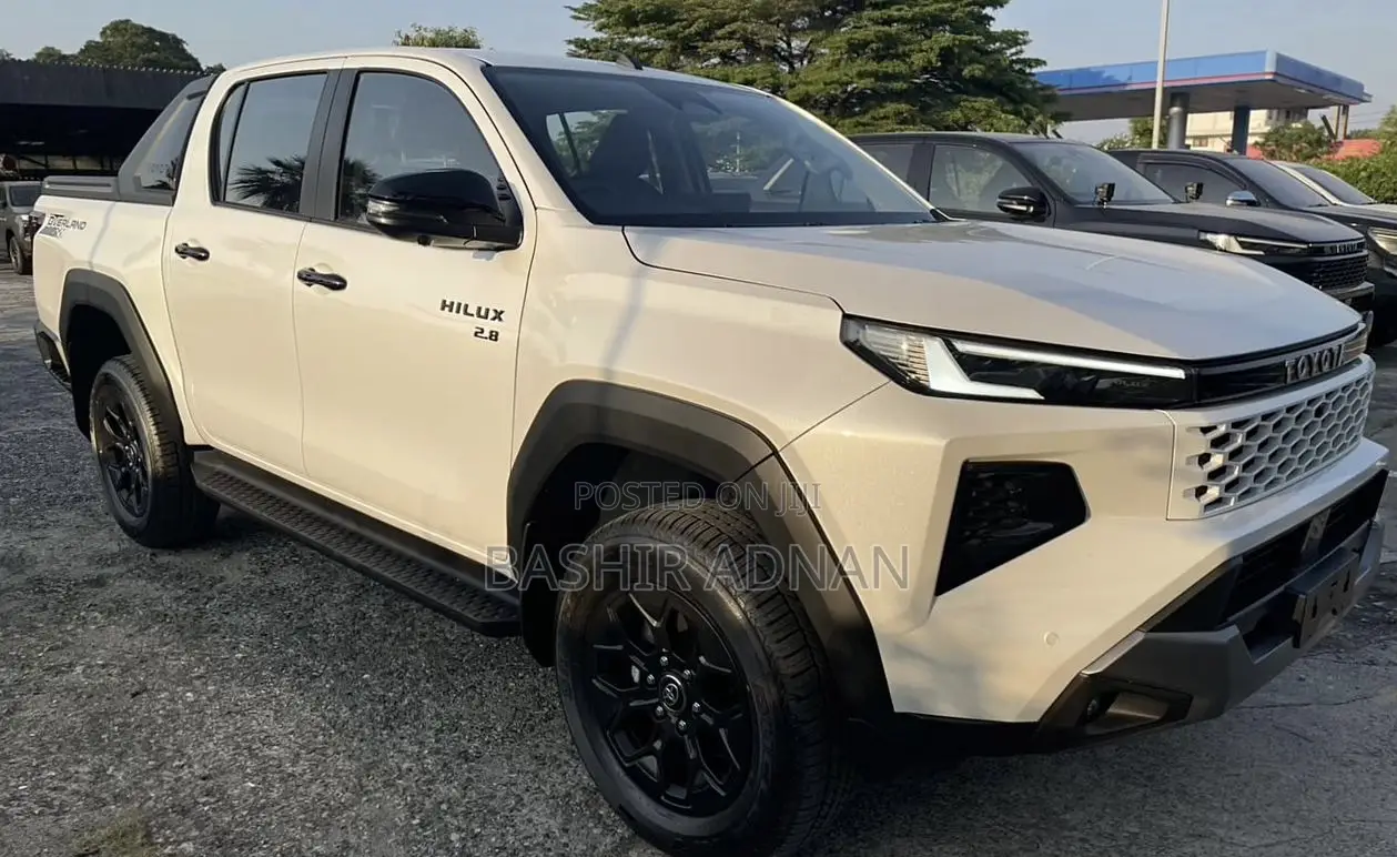 New Toyota Hilux 2025 Pearl
