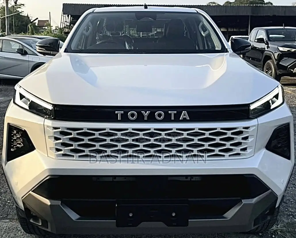 New Toyota Hilux 2025 Pearl