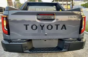 New Toyota Hilux 2025 Gray