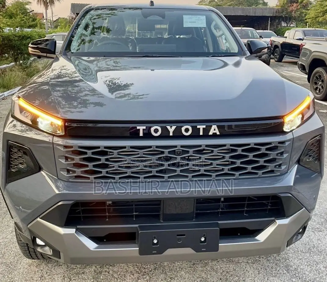 New Toyota Hilux 2025 Gray