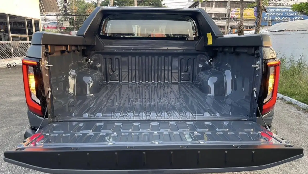 New Toyota Hilux 2025 Gray