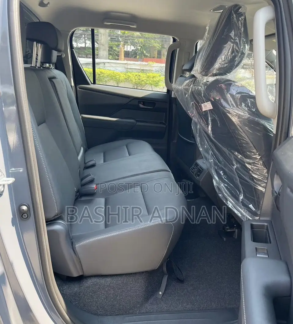 New Toyota Hilux 2025 Gray