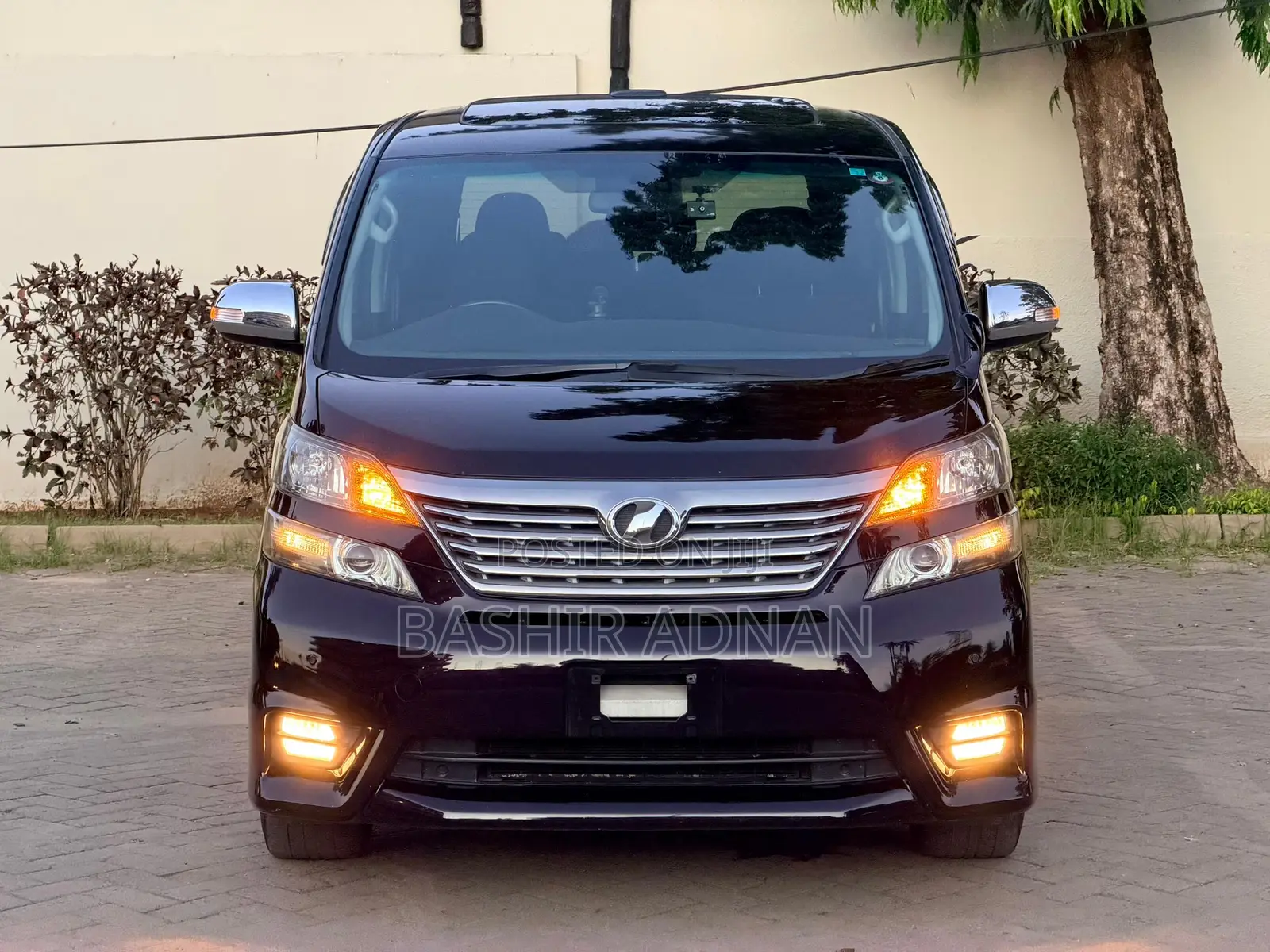 Toyota Vellfire 2010