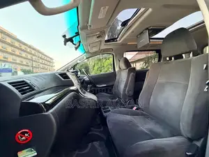 Toyota Vellfire 2010