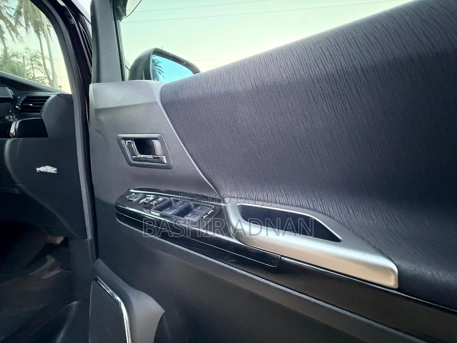 Toyota Vellfire 2010