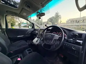 Toyota Vellfire 2010