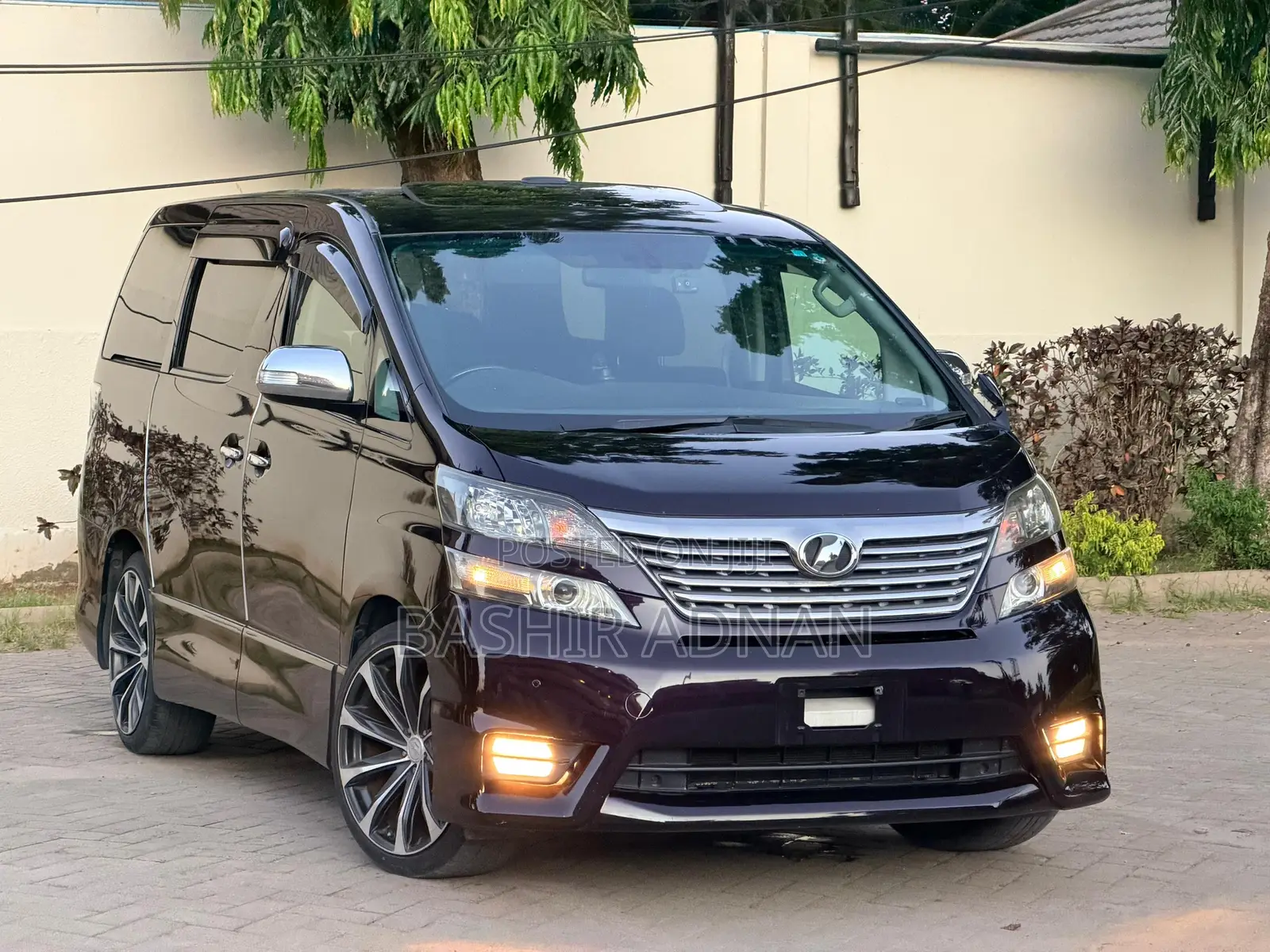 Toyota Vellfire 2010