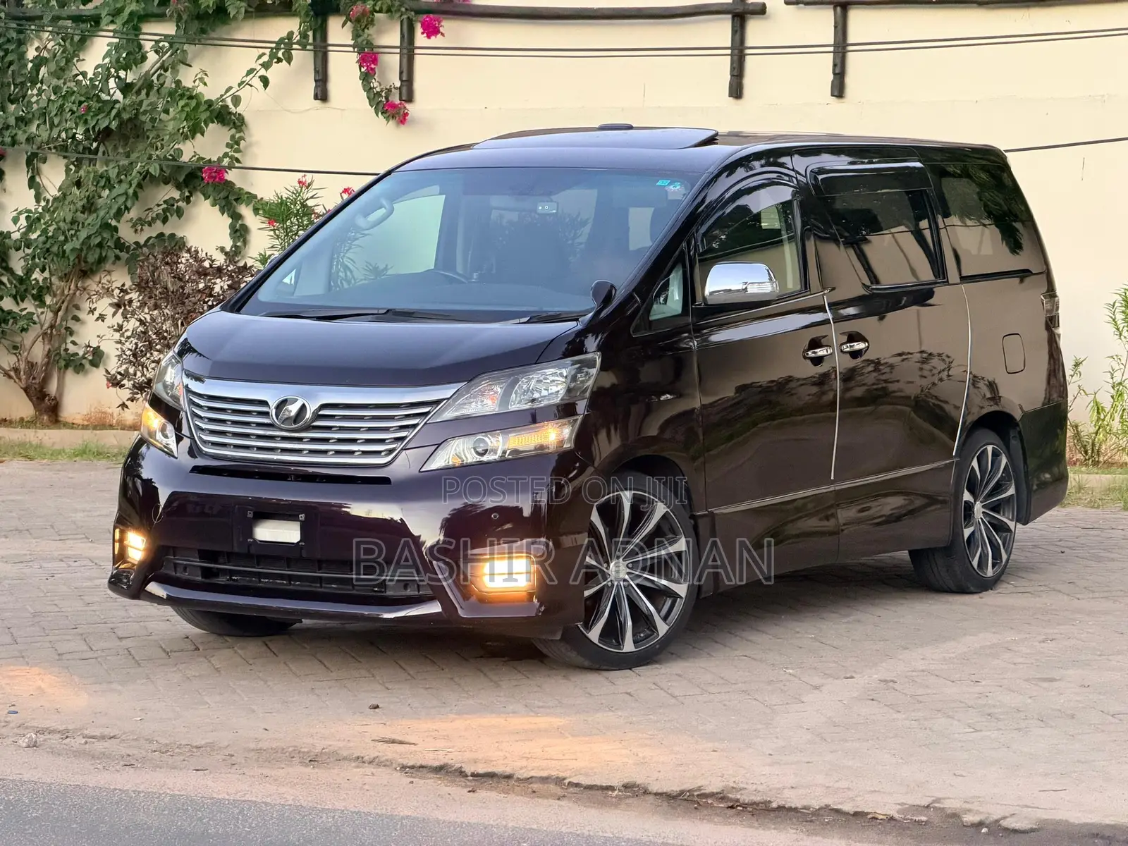 Toyota Vellfire 2010
