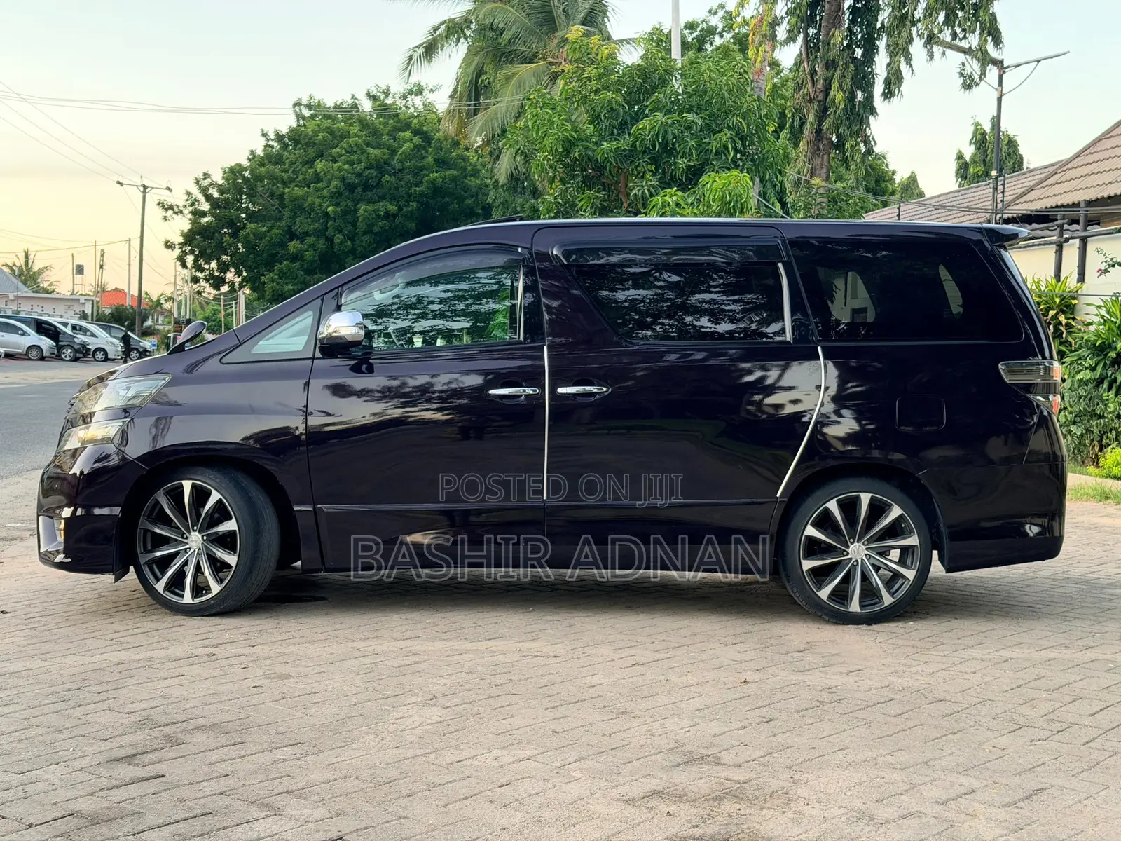 Toyota Vellfire 2010