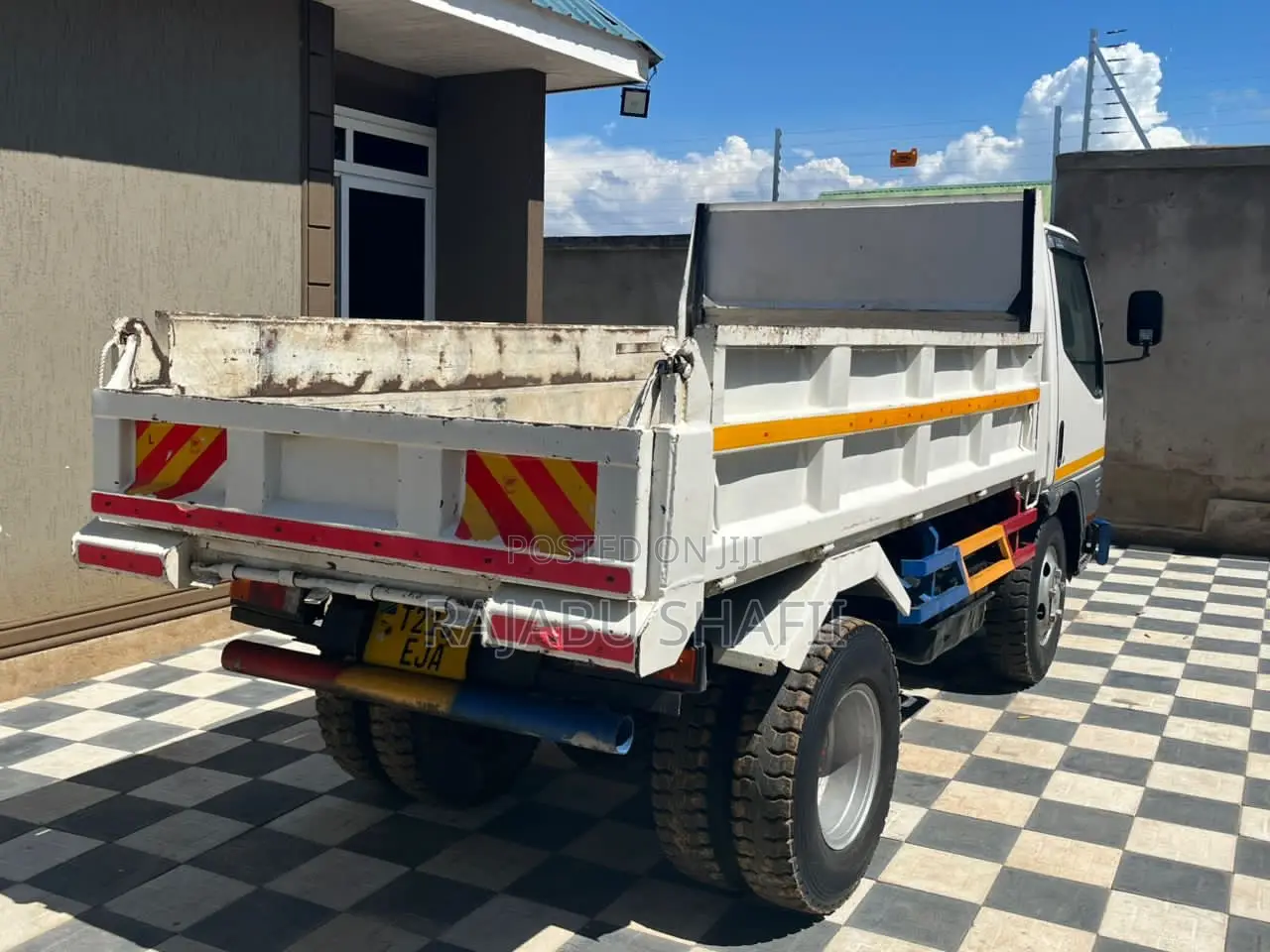 Mitsubish Canter Tipper