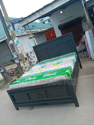 Kitanda 6x6 Na Godoro Ya Tanfoam 6x6 Inch 8