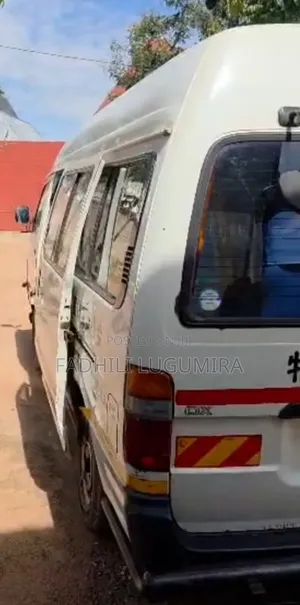 Toyota HiAce 2002 White