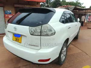 Toyota Harrier 2004 White