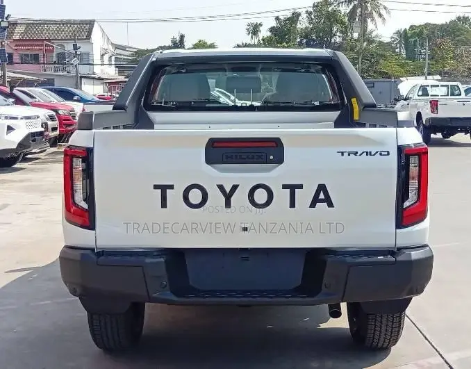 New Toyota Hilux 2025 White