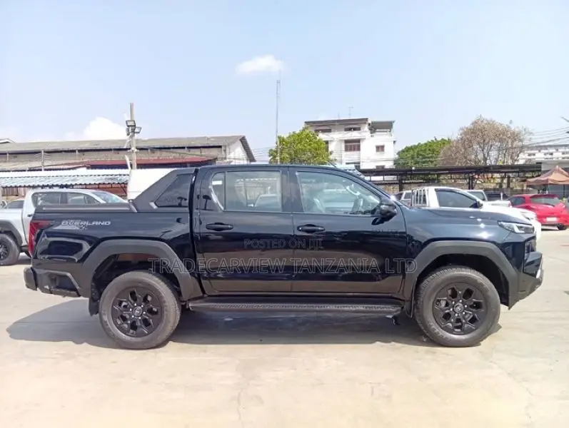 New Toyota Hilux 2025 Black