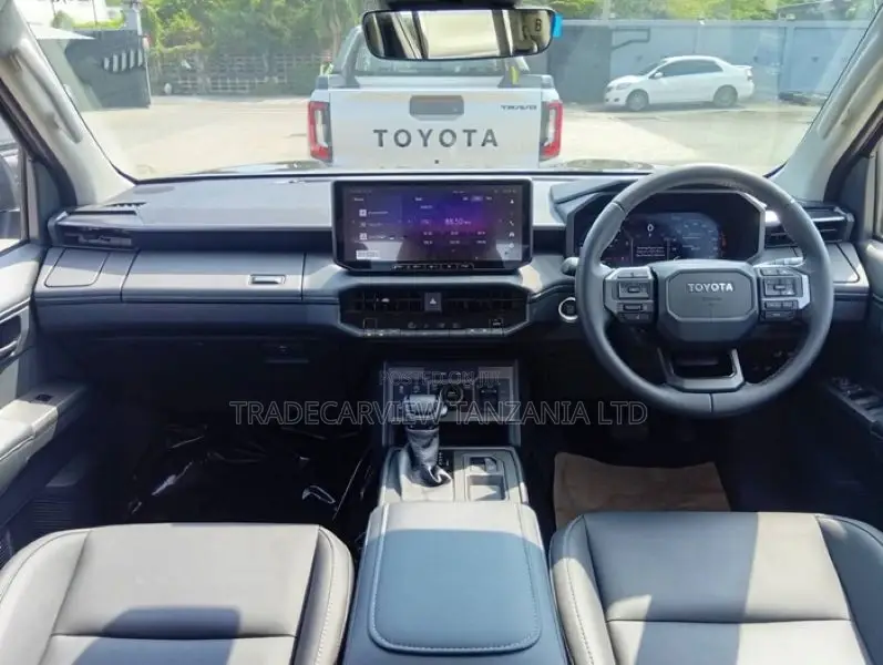 New Toyota Hilux 2025 Black
