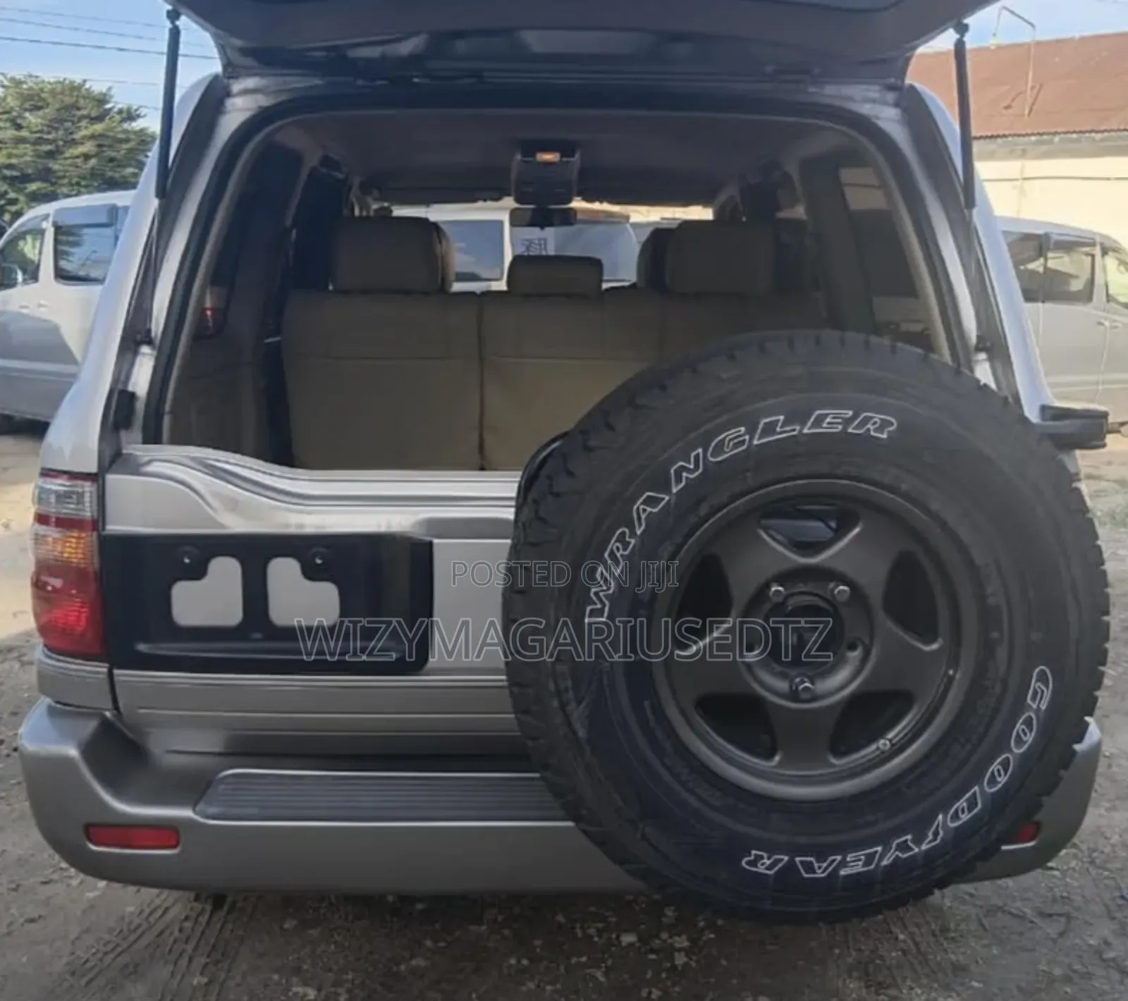 Toyota Land Cruiser 2000 Silver