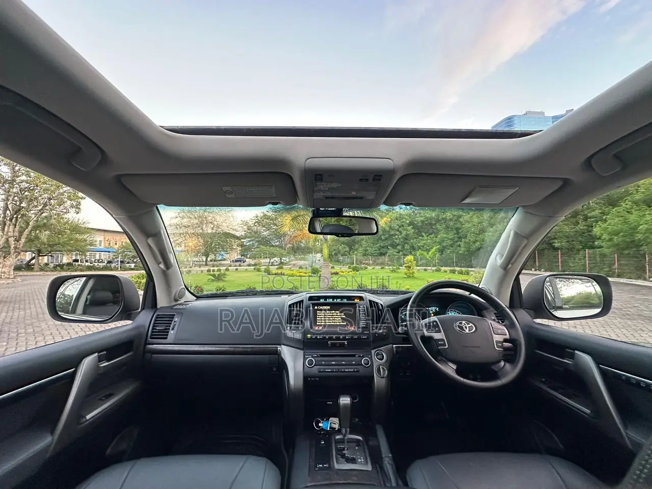 Toyota Land Cruiser 2010 White