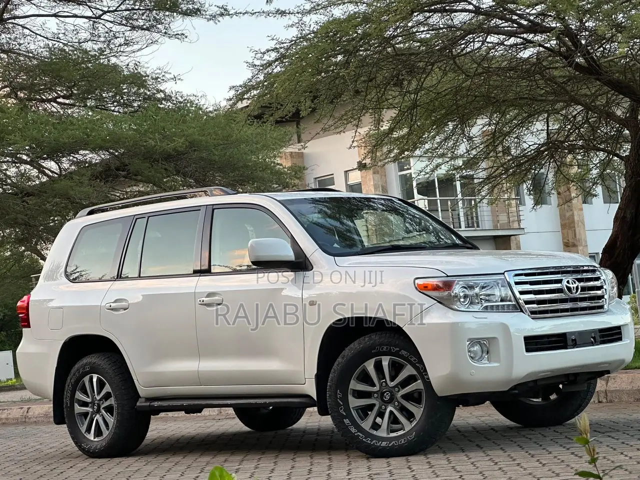 Toyota Land Cruiser 2010 White