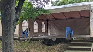 Wauzaji Maturubai/Tent