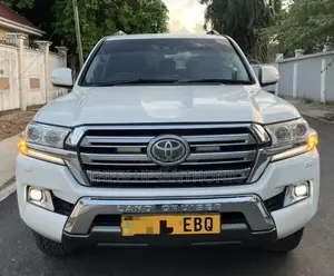 Toyota Land Cruiser 2016 White