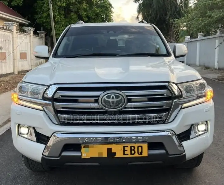 Toyota Land Cruiser 2016 White