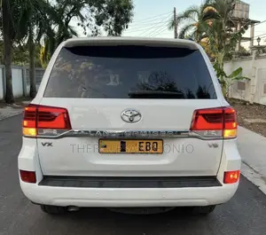 Toyota Land Cruiser 2016 White