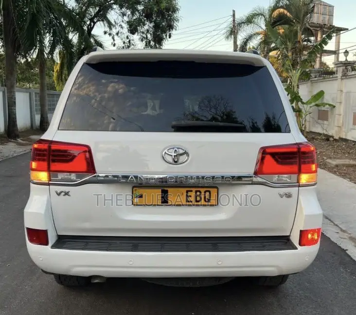 Toyota Land Cruiser 2016 White