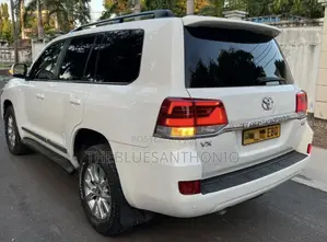 Toyota Land Cruiser 2016 White