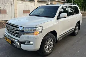 Toyota Land Cruiser 2016 White