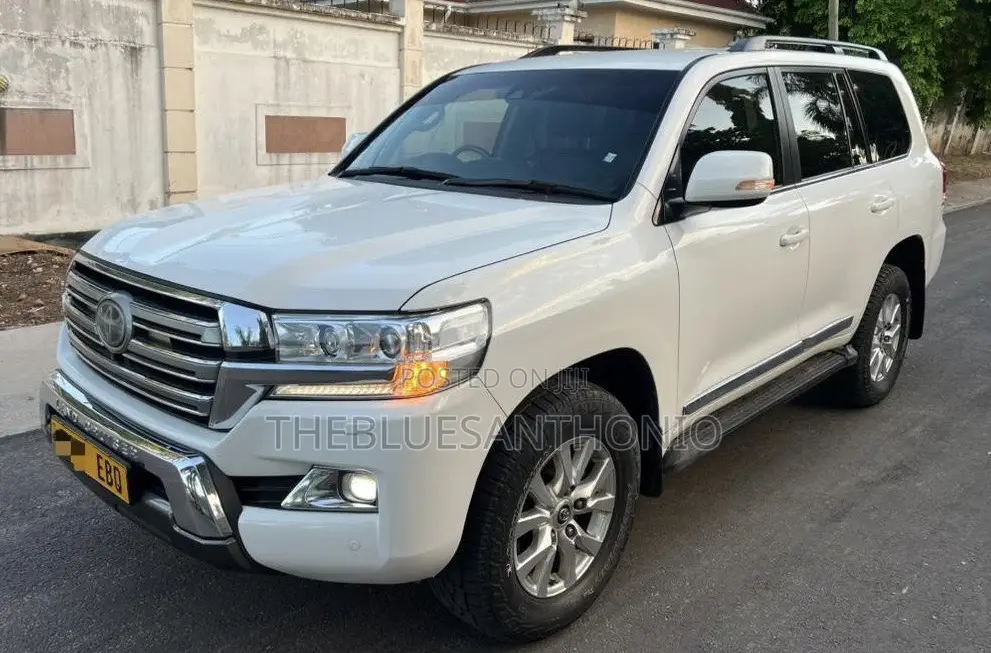 Toyota Land Cruiser 2016 White
