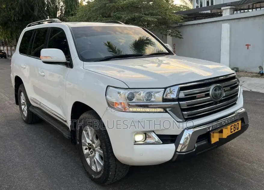 Toyota Land Cruiser 2016 White