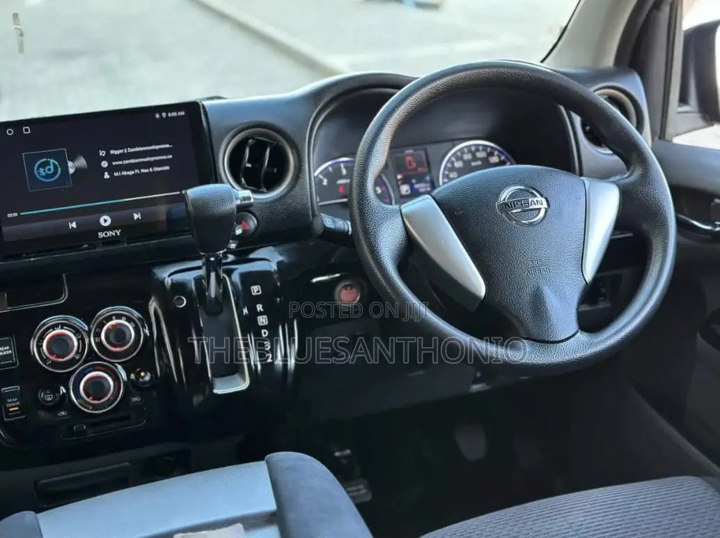 Nissan Caravan (Urvan) 2014 Black