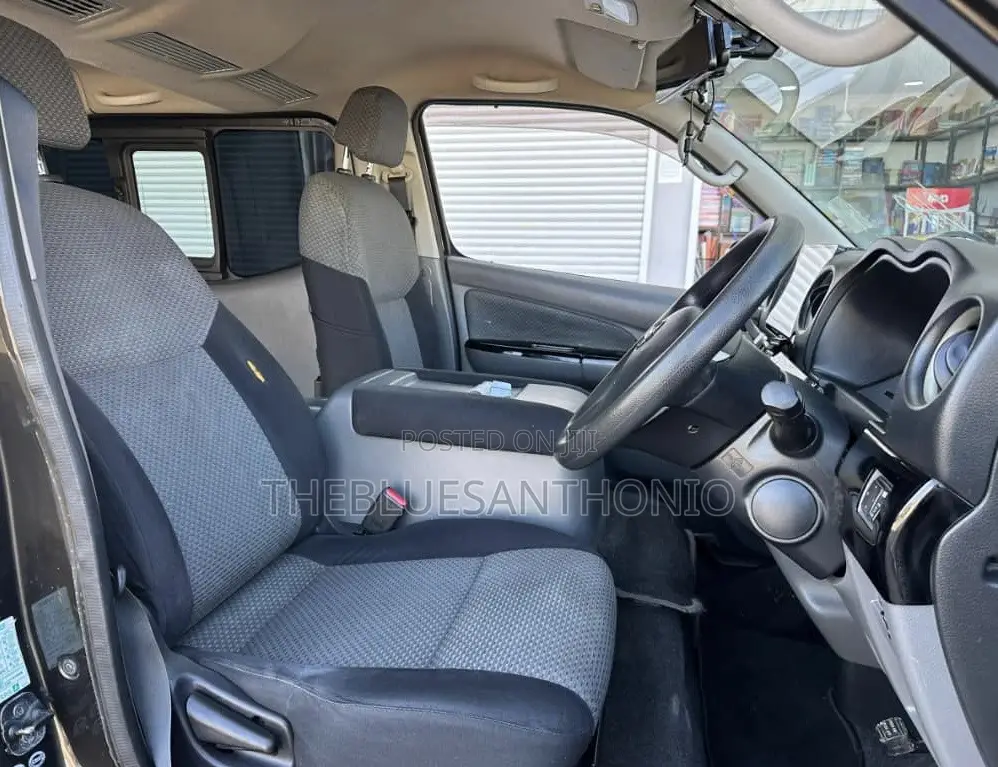 Nissan Caravan (Urvan) 2014 Black