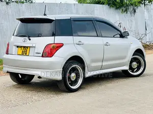 Toyota IST 2004 Silver