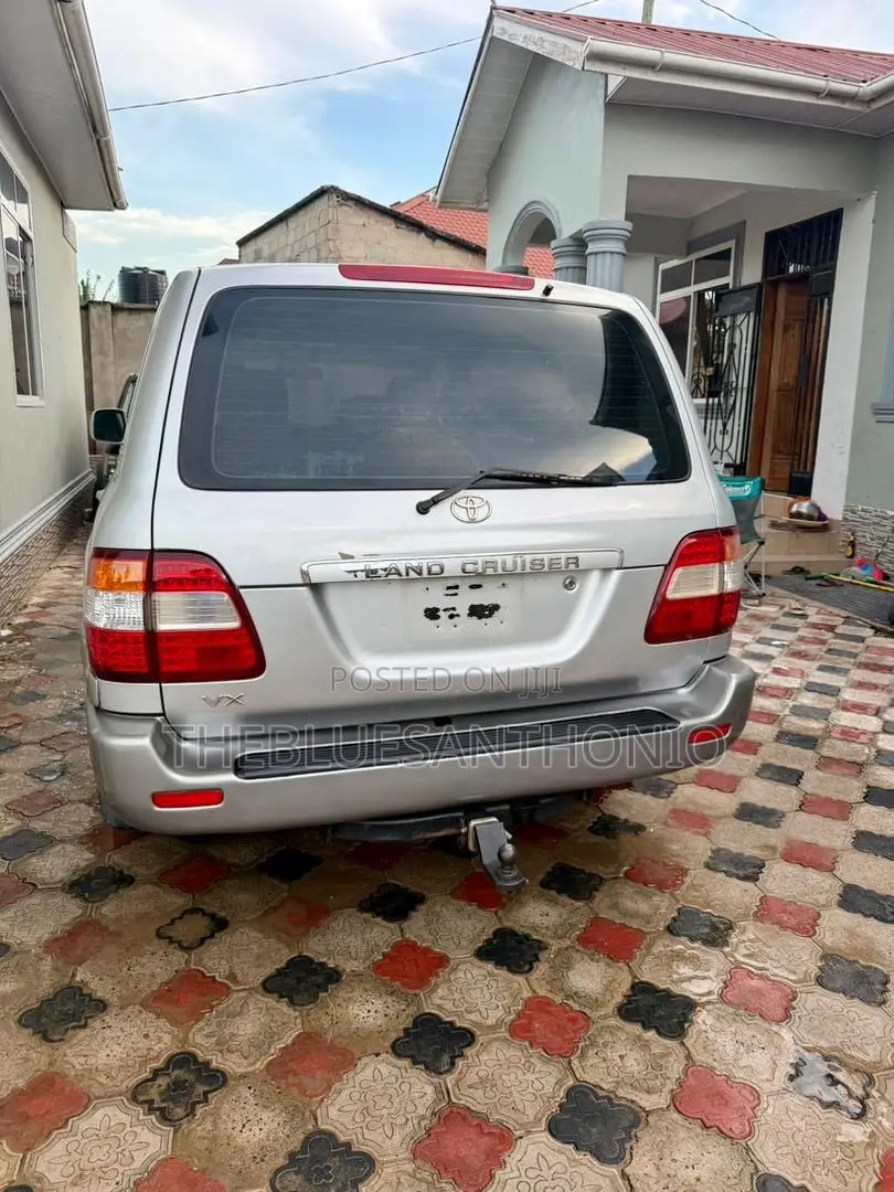 Toyota Land Cruiser 2006 Silver