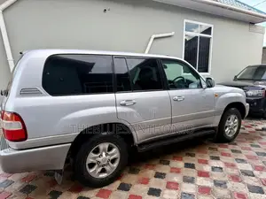 Toyota Land Cruiser 2006 Silver