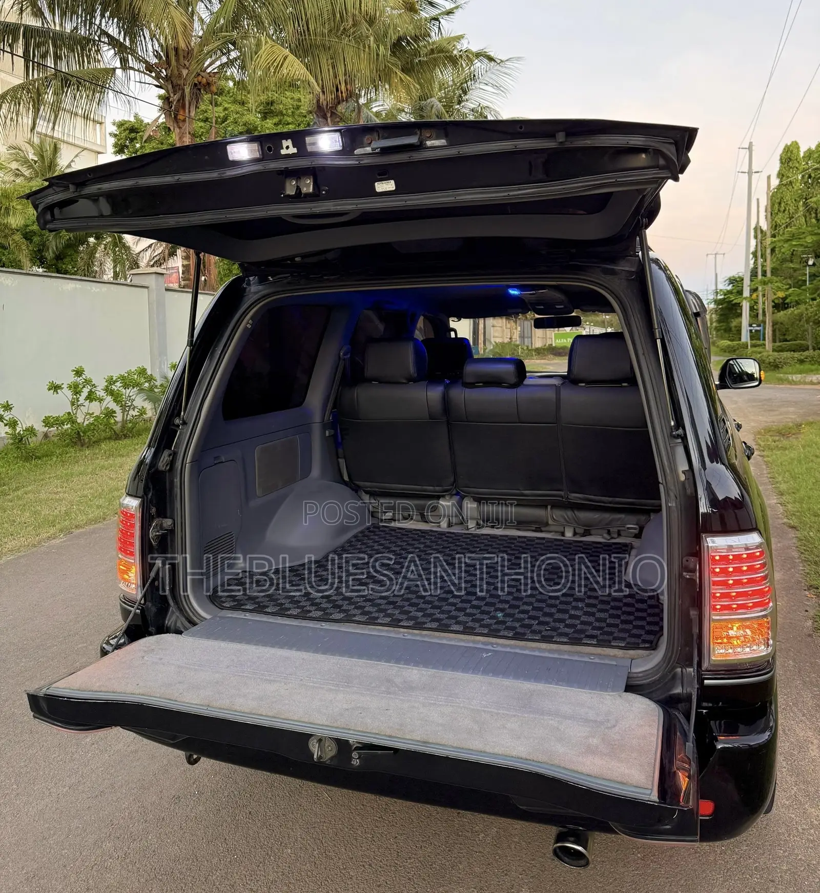 Toyota Land Cruiser 2002 Black