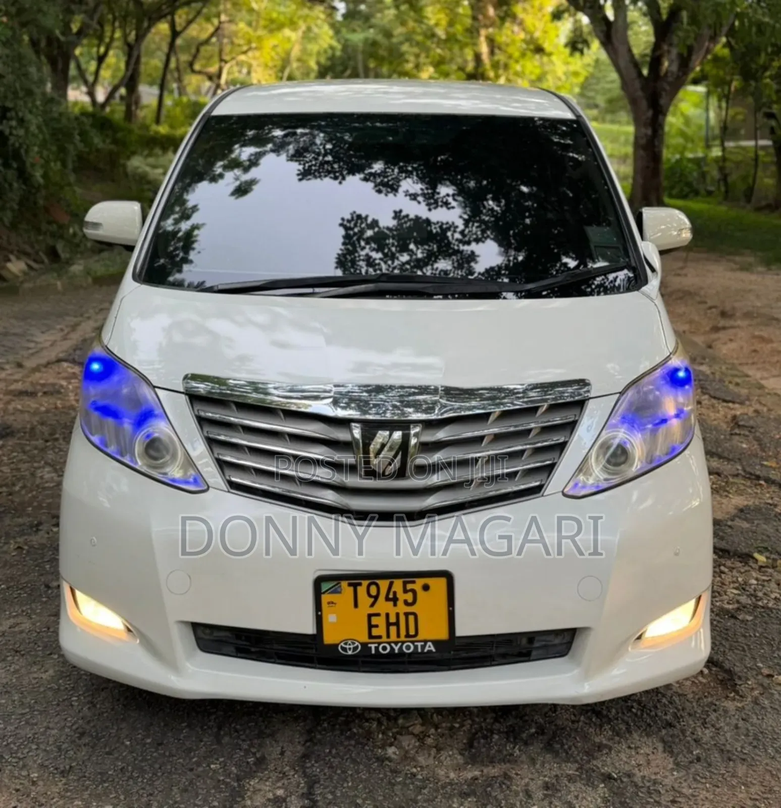 Toyota Alphard 2011 White
