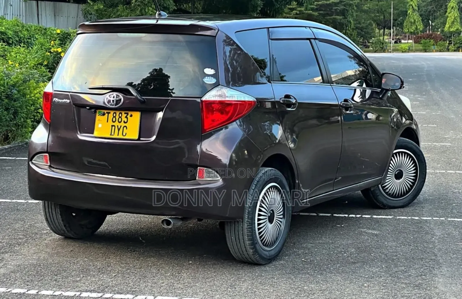 Toyota Ractis 2011 Black