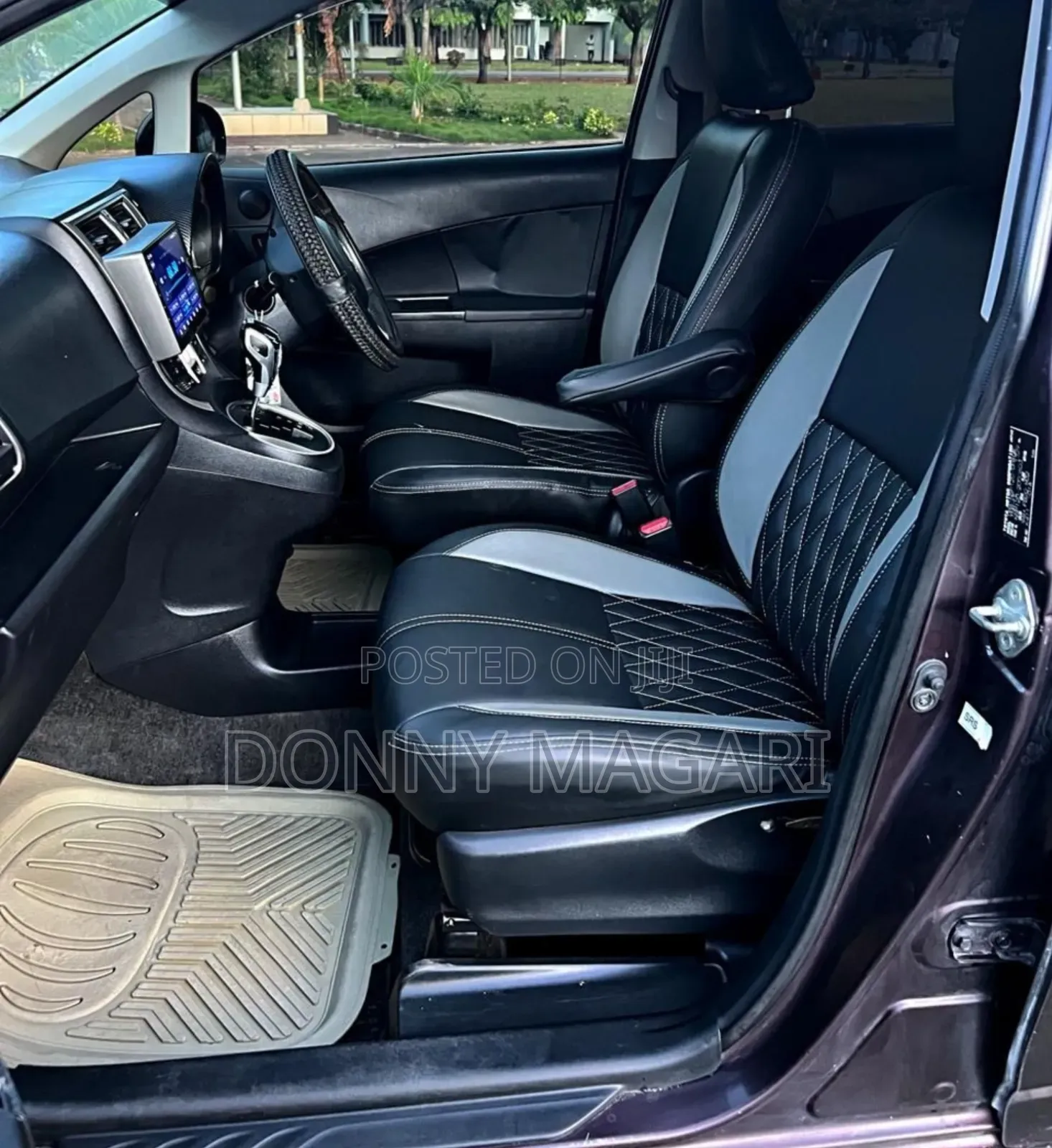 Toyota Ractis 2011 Black