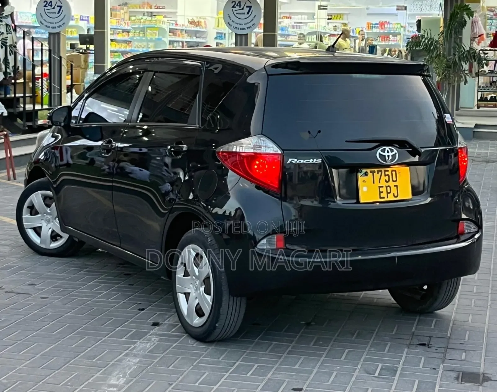 Toyota Ractis 1.5 AWD 2012 Black