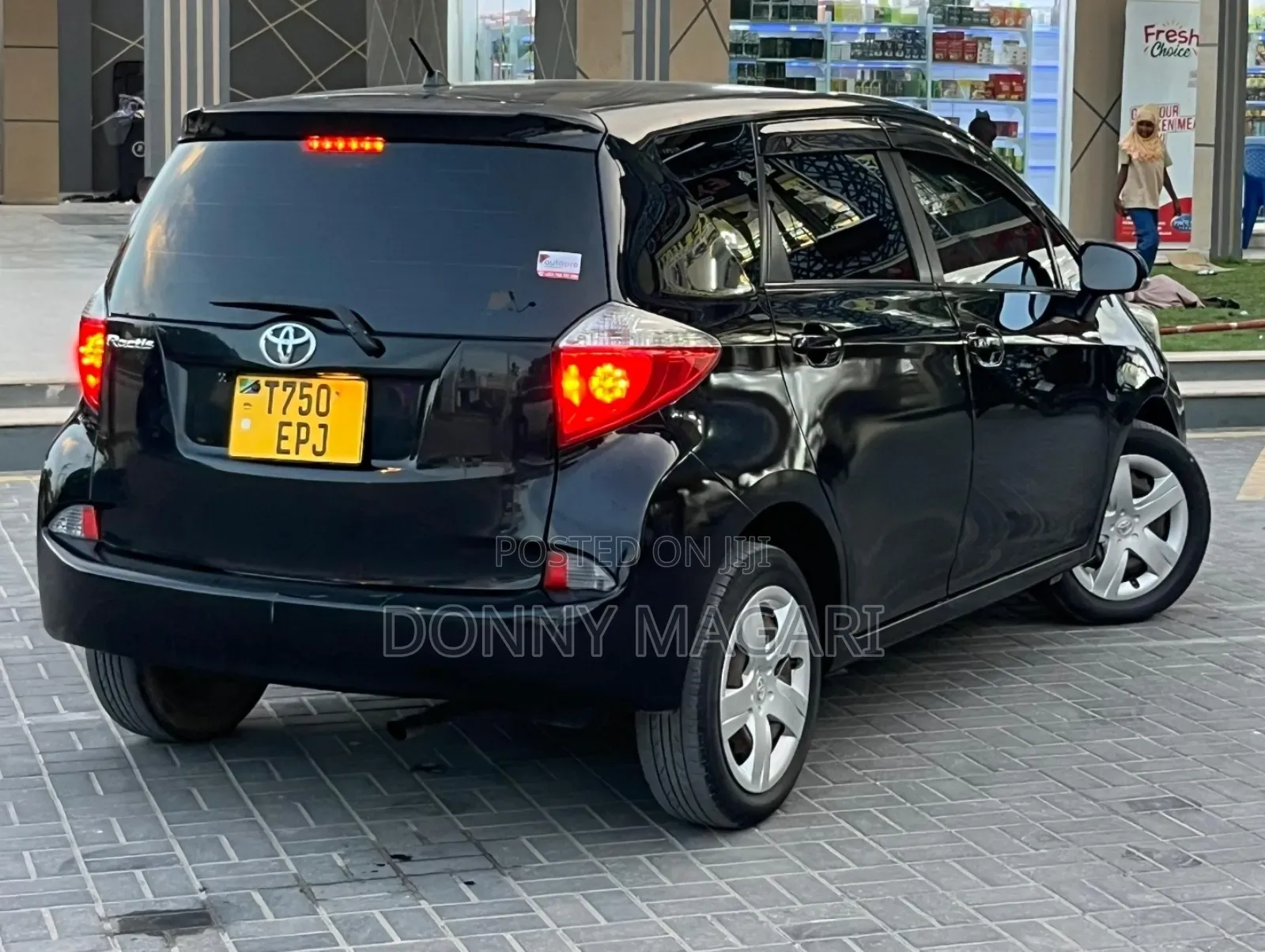 Toyota Ractis 1.5 AWD 2012 Black